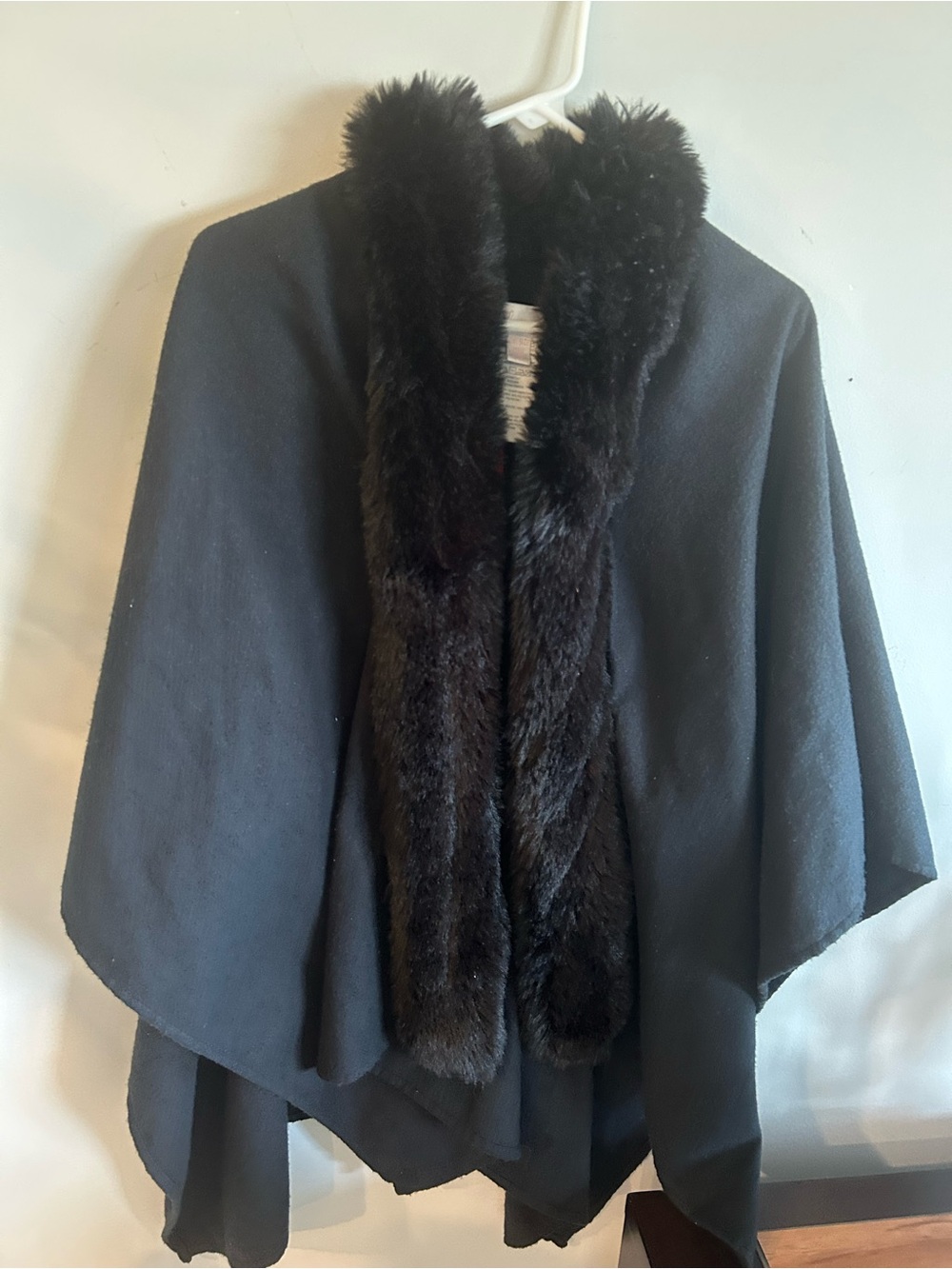 Source Unknown Black Faux Fur Trim Poncho